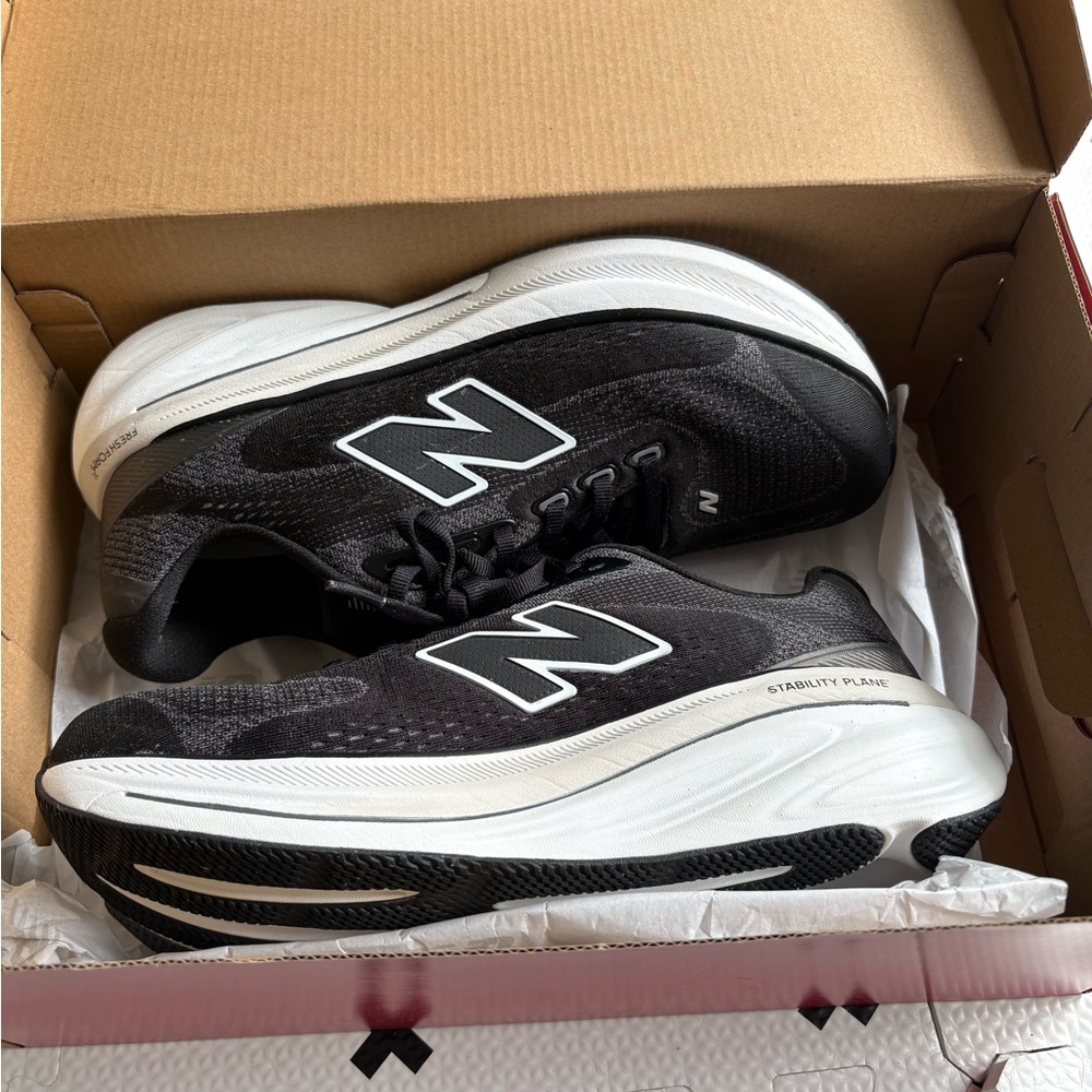 New Balance 860 Black & White 9.5W Women’s